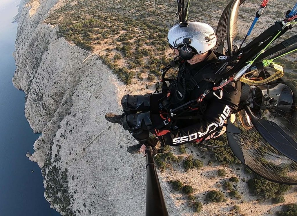 paramotor flying beach